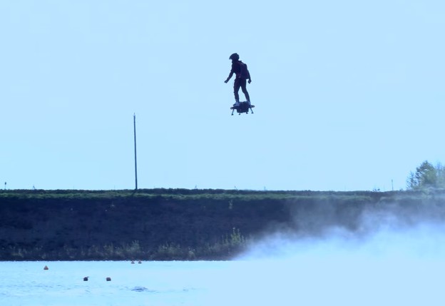 VIDEO: Lažan ili stvaran hoverboard na mlazni pogon