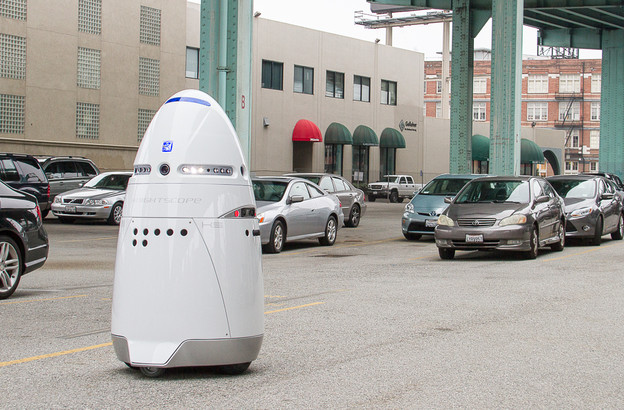 VIDEO: Policijski robot kreće u patrolu