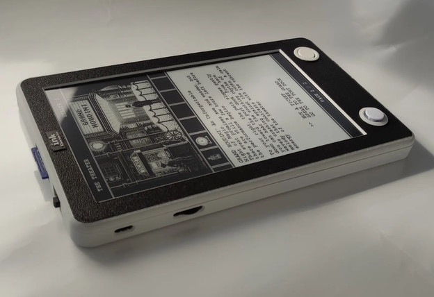 Retro E ink konzola za tekstualne avanture