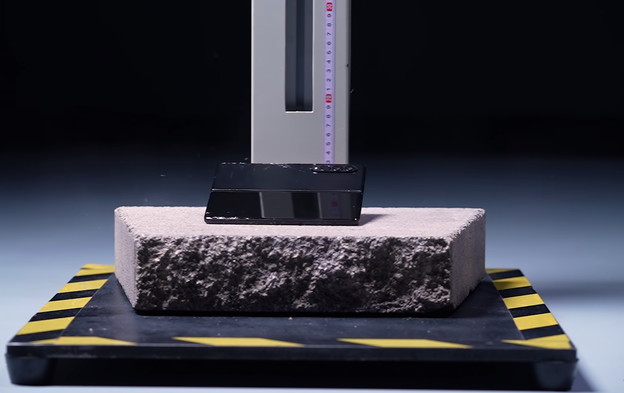 VIDEO: Galaxy Z Fold 3 susreće beton