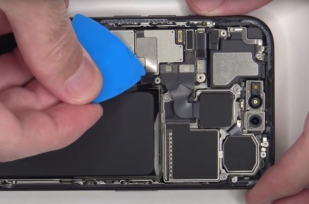 VIDEO: Rastavili iPhone 15 Pro na dijelove