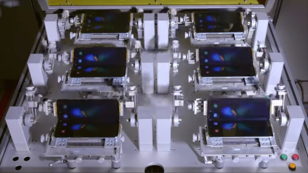 VIDEO: Stress test presavijanja Galaxy Fold telefona