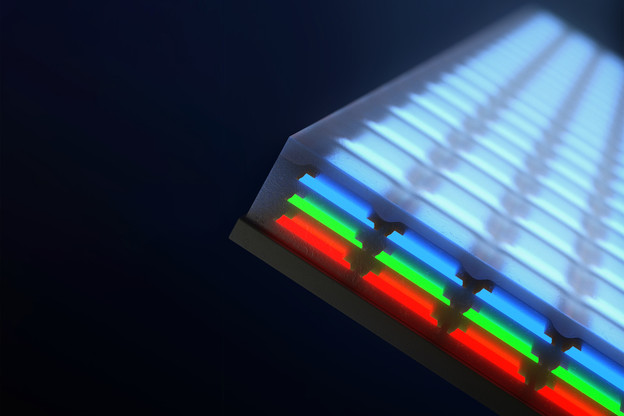 Vertikalne mikroskopske LED diode pune boje