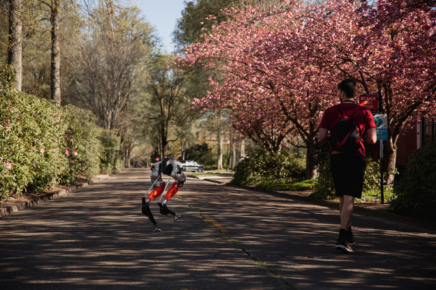 VIDEO: Prvi dvonožni robot pretrčao 5 km za 53 minute